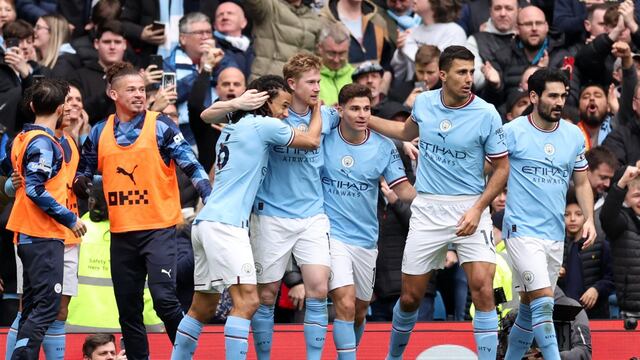 Julián Álvarez encaminó el rumbo del Manchester City contra Liverpool.