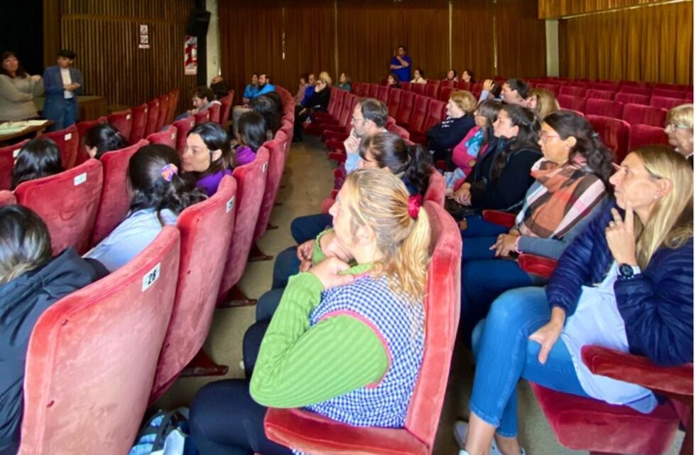 Gonzales Chaves: entrega de subsidios a las instituciones educativas del distrito