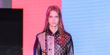No hay desfile de las grandes firmas, como Louis Vuitton, que no incluyan el monograma en las distintas prendas de la colección.