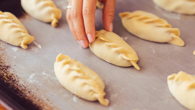 Cómo preparar las clásicas empanadas de jamón y queso y olvidarse del delivery