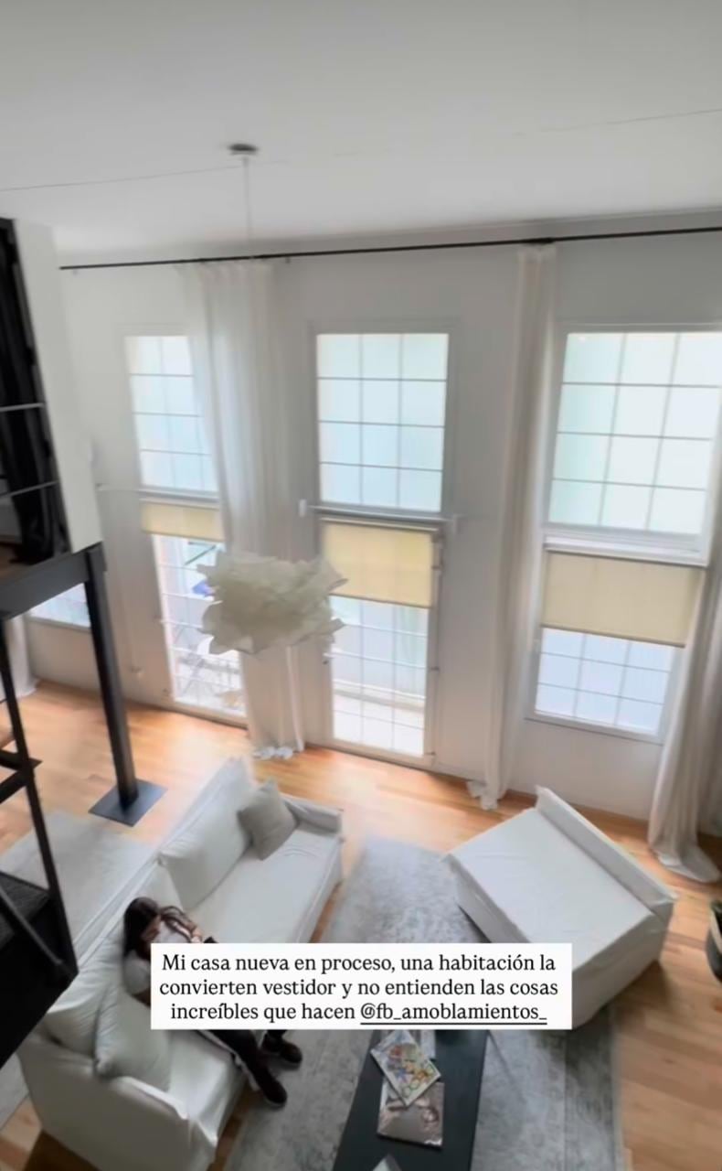 Los amplios ventanales que iluminan la nueva casa de Momi.