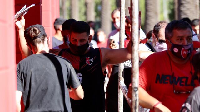 Los socios fueron al Estadio Marcelo Bielsa bajo un protocolo sanitario por la pandemia de coronavirus. (@newells)