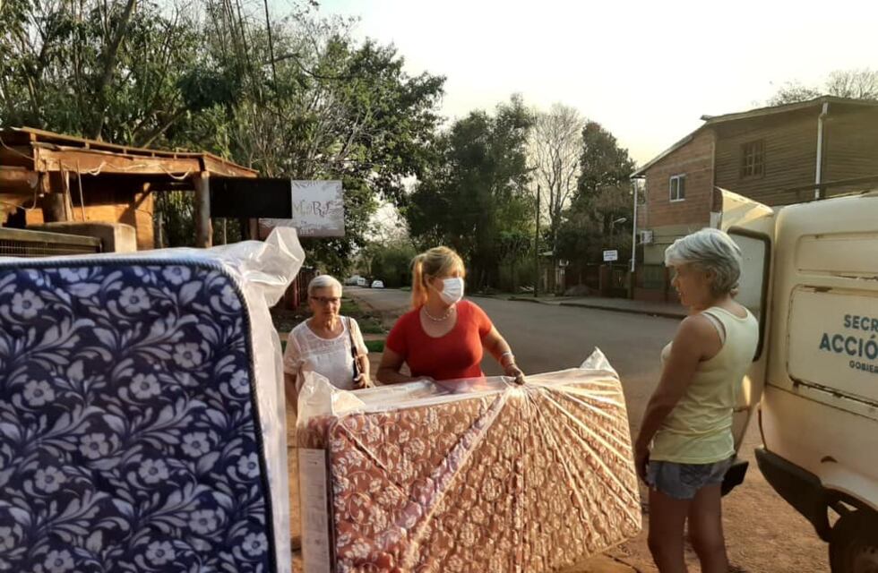 Acción Social hizo entrega de donaciones a una familia en barrio Las Orquídeas