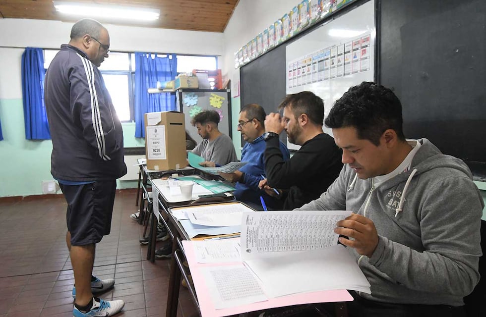 Elecciones 2023: con el debut de la boleta única, cerraron las PASO en 7 departamentos de Mendoza