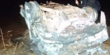 Hallan automóvil incinerado en el río en Garuhapé.