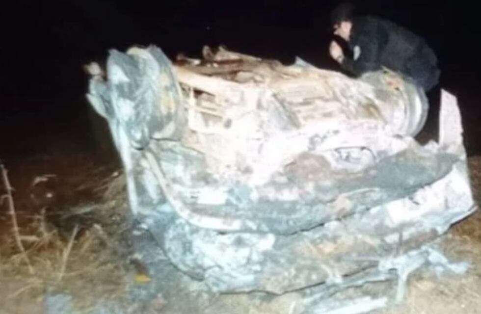 Hallan automóvil incinerado en el río en Garuhapé
