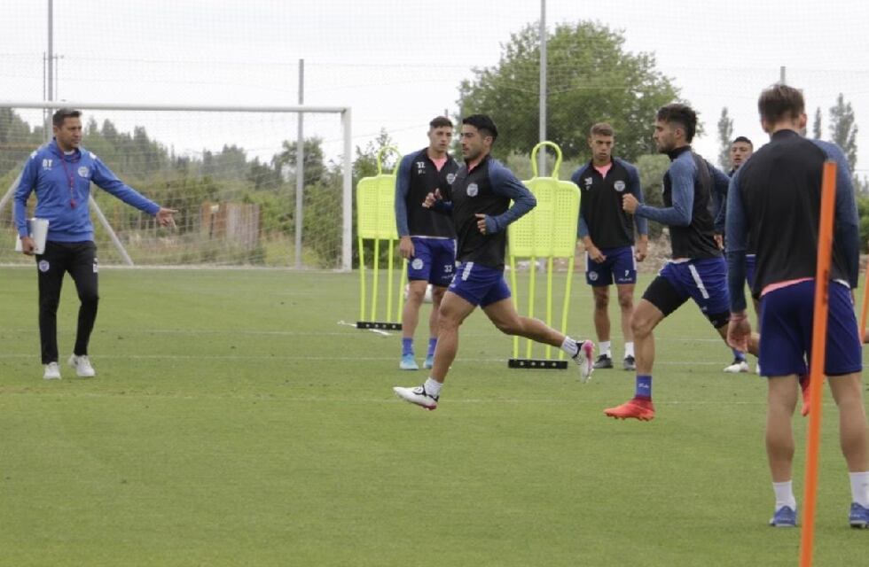 Godoy Cruz recibirá a Platense mientras el técnico Diego Flores está bajo la lupa