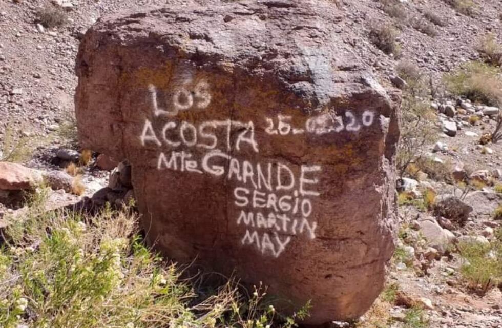 Repudiaron a una familia de Monte Grande que pintó grafitis en un sitio turístico mendocino