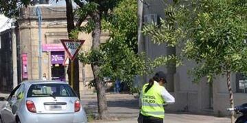 Golpearon a una agente de tránsito en pleno centro de Rafaela