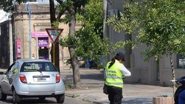 Golpearon a una agente de tránsito en pleno centro de Rafaela