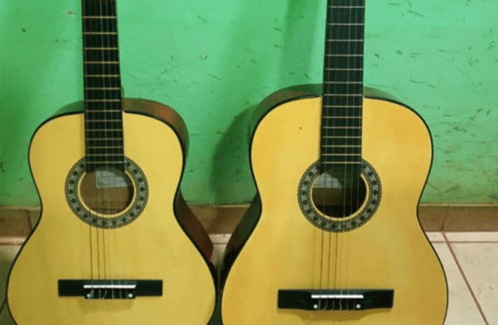 Puerto Iguazú: efectivos policiales lograron recuperar tres guitarras criollas que habían sido sustraídas
