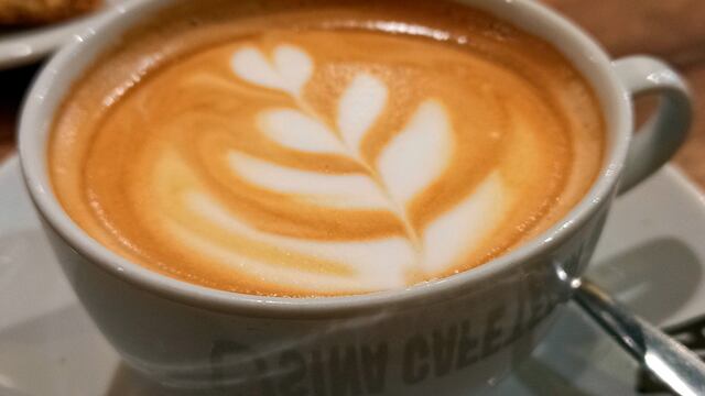 Con precios que partes desde los $170 hasta valores que alcanzan los $330, la referencia de los precios del café en Ciudad de Buenos Aires es muy variada. Foto: La Voz.