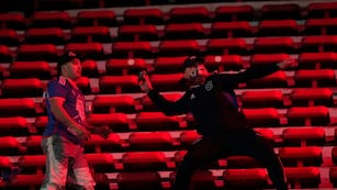 Avellaneda. Gravísimos incidentes en el partido entre Independiente y la Universidad de Chile. (AP)