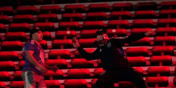 Avellaneda. Gravísimos incidentes en el partido entre Independiente y la Universidad de Chile. (AP)