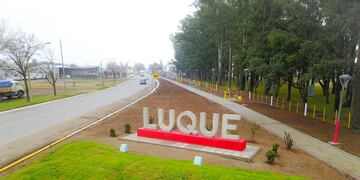 Una vecina de la localidad asegura que una cruz se forma en la ventana de su casa.
