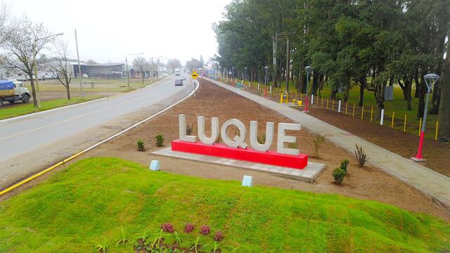 Una vecina de la localidad asegura que una cruz se forma en la ventana de su casa.