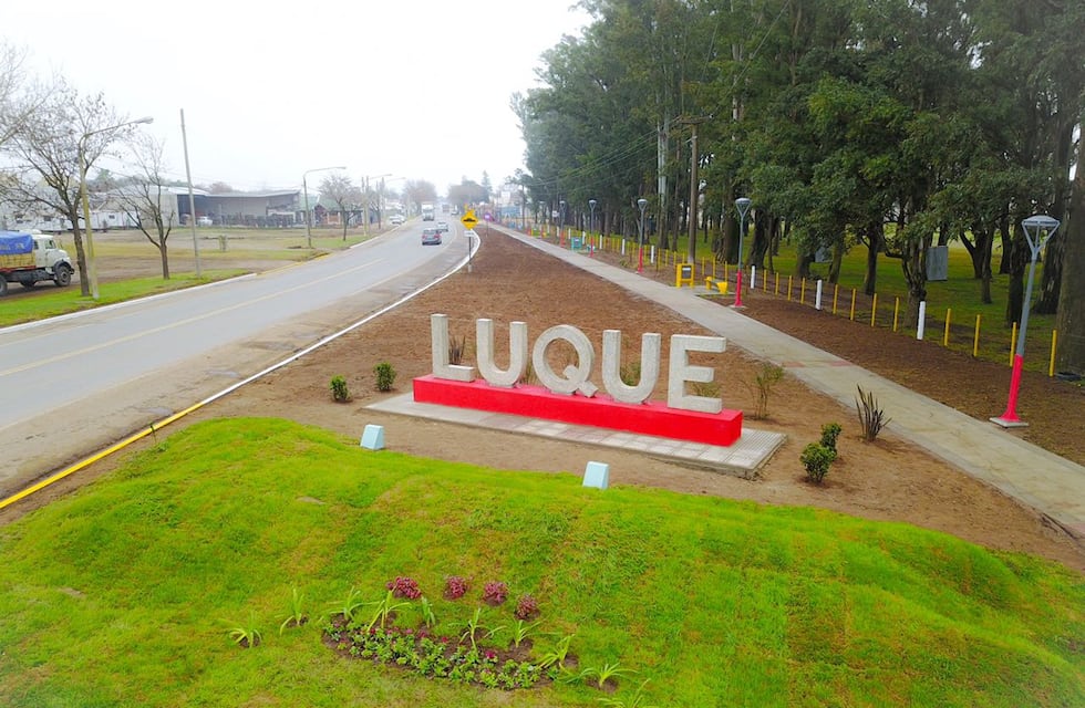 Una cordobesa asegura que se forma una cruz en la ventana de su casa