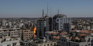 Israel bombardeó un edificio donde funcionaban oficinas periodísticas en Gaza