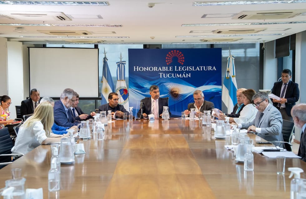 La Legislatura tratará dos DNU en una sesión extraordinaria el martes 27