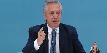 Alberto Fernández le tomó jura a Mercedes Marcó del Pont en la Casa Rosada. Foto: Corresponsalía.