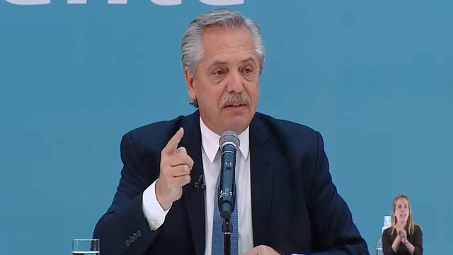 Fernández estuvo junto al ministro Daniel Filmus y gobernadores en la presentación de obras de infraestructura científica y tecnológica en el marco del Programa Construir Ciencia, en el Museo del Bicentenario de la Casa Rosada.