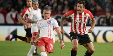 Argentinos Juniors se quedó con un jugador menos por la expulsión de Matías Galarza.