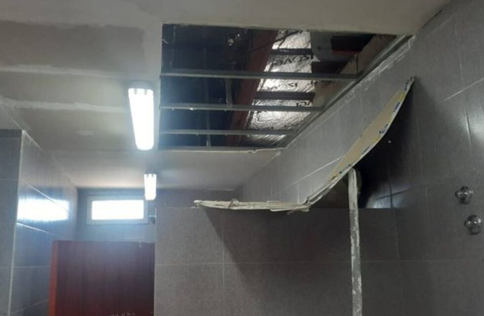Se derrumbó parte del techo de una escuela de Neuquén y suspendieron el inicio de clases