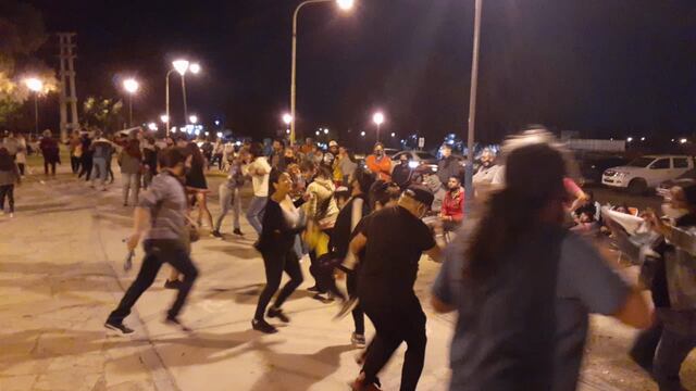 Falta de distanciamiento y mal uso o nulo del barbijo (Municipalidad de Centenario).
