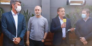 Horacio Rodríguez Larreta, el gobernador de Mendoza Rodolfo Suarez dejaron inaugurado en la Plaza Arenales de Villa Devoto el Distrito del Vino. Gobierno de Mendoza
