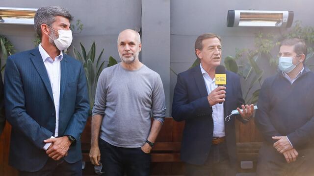 Horacio Rodríguez Larreta, el gobernador de Mendoza Rodolfo Suarez dejaron inaugurado en la Plaza Arenales de Villa Devoto el Distrito del Vino. Gobierno de Mendoza
