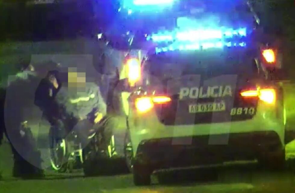 La inseguridad en Córdoba da para todo: lo atraparon robando autos en silla de ruedas