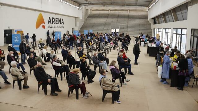 Vacunación contra el Covid-19 este sábado en el Estadio Arena de Villa Carlos Paz.