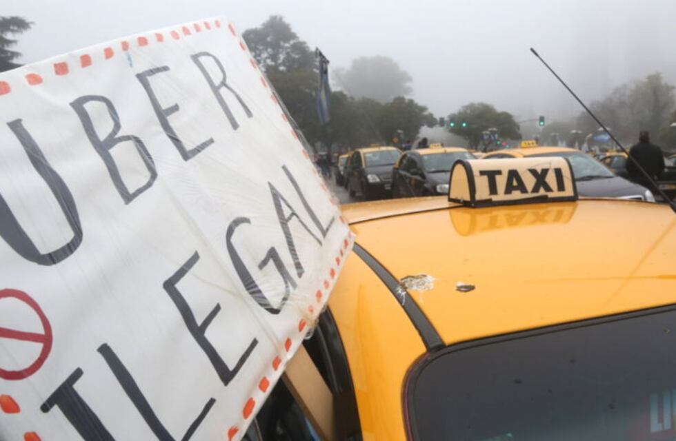 La Municipalidad adelantó que no aprobará el funcionamiento de Uber