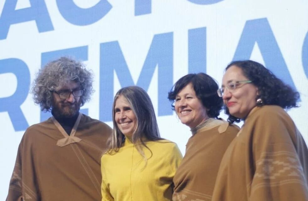 Ganadores del concurso de diseño de ponchos