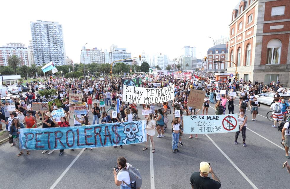 Claromecó y Reta: Manifestación en contra de la explotación petrolera en el Mar Argentino