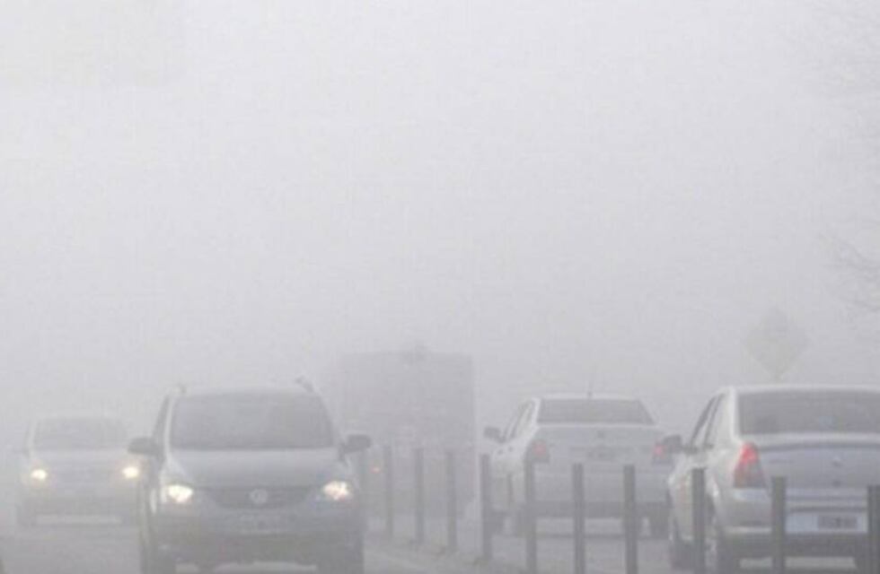 Parece Londres, pero es Corrientes: una intensa neblina tapó todo y lograron capturar una increíble postal