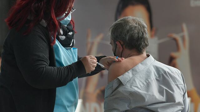 Mendoza 10 Agosto  de 2021         Sociedad
Vacunación de segunda dosis.
Continúa la vacunación de segunda dosis contra CCovid 19, de la vacuna Moderna, Sinopharm para completar el plan de vacunación de la primera dosis de la Sputnik V 
Foto: Orlando Pelichotti / Los Andes