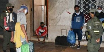 Los gendarmes trasladan a los salteños