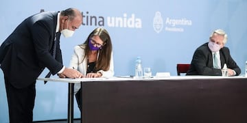 8M: Manzur firmó el acta compromiso contra la violencia de género