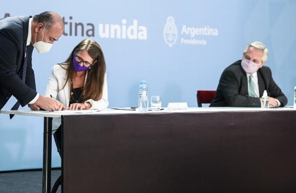 8M: Manzur firmó el acta compromiso contra la violencia de género