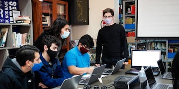 Una veintena de alumnos de colegiuos de Las Heras se capacitan en el programa Mendoza Futura. Gentileza