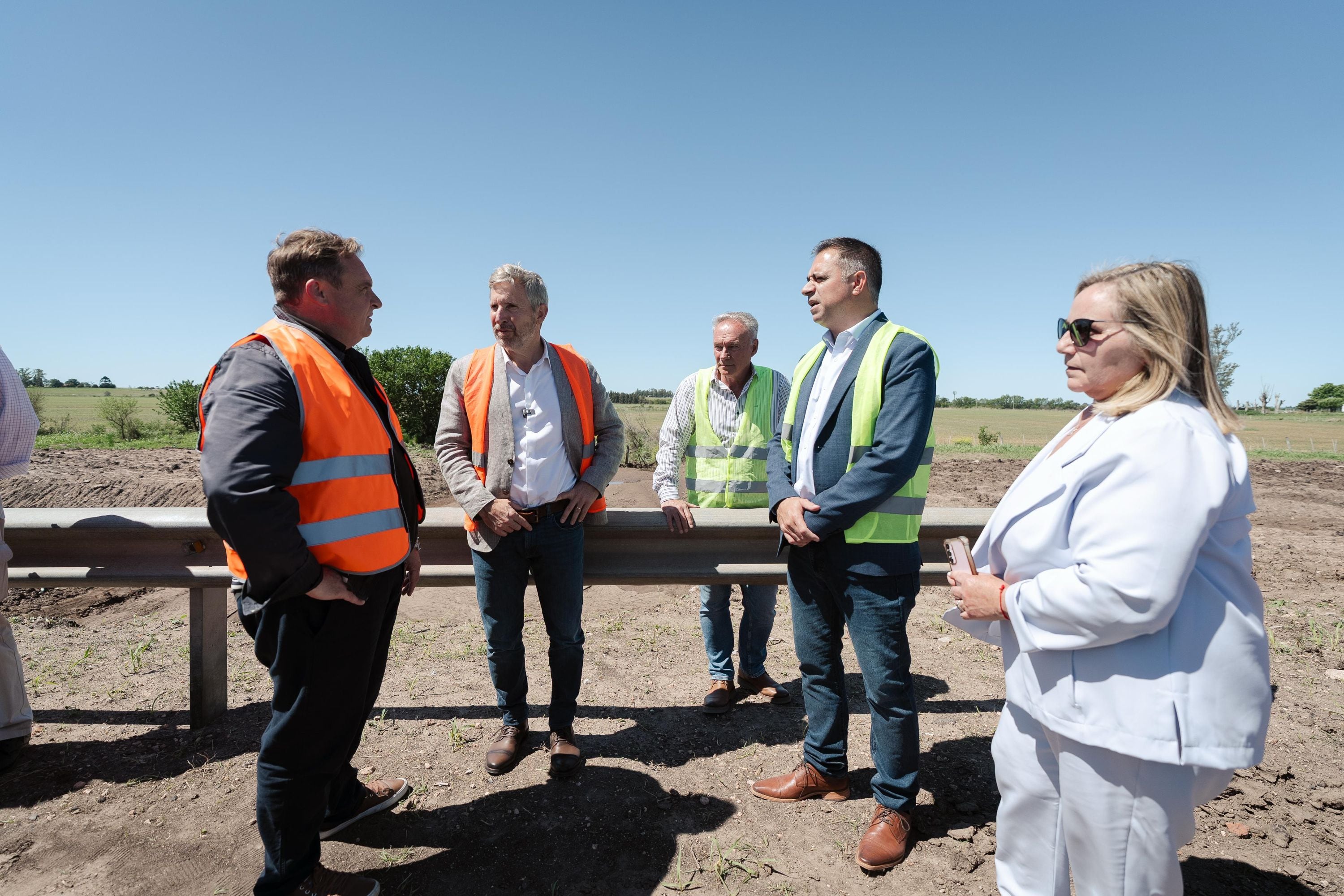 Rogelio Frigerio recorrió las obras de reparación en la ruta 20