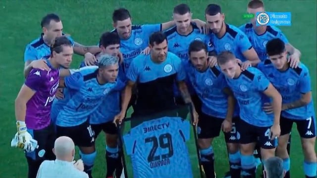 Juan Quiroga se despidió con la Celeste, y rodeado por el afecto del plantel.