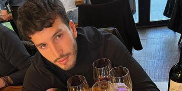Sebastián Yatra hizo la previa a su show en un restaurante de Maipú.