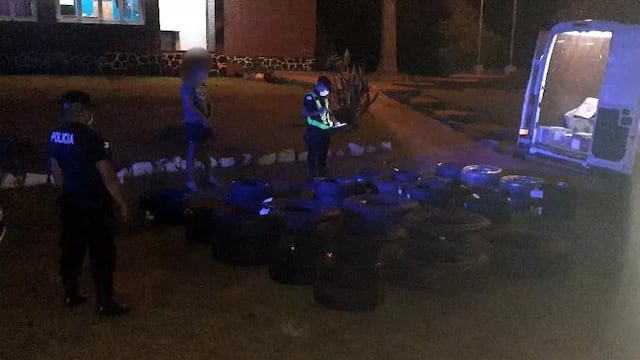 El Alcázar: incautan neumáticos de contrabando.