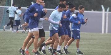 Con cinco bajas por coronavirus, el “Decano” viajó rumbo a Buenos Aires