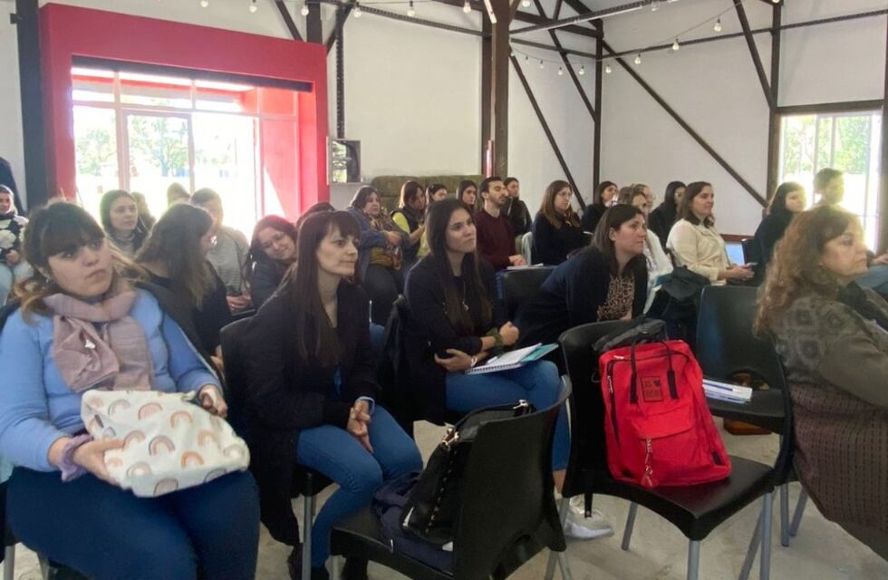 Integrantes de la Dirección de Género y Diversidad de Tres Arroyos participaron de un encuentro en Sierra de la Ventana