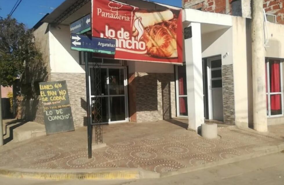 Solidaridad cordobesa: la panadería que una vez al mes regala el pan