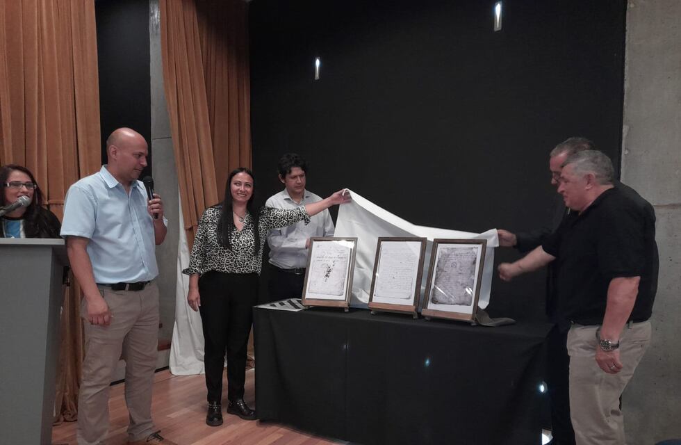 Se realizó la presentación de un libro que rescata la historia de Puerto Iguazú