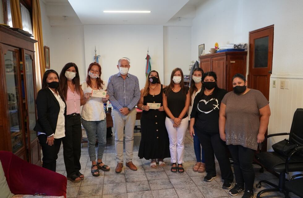 Siete emprendedoras rosaleñas recibieron ayuda económica